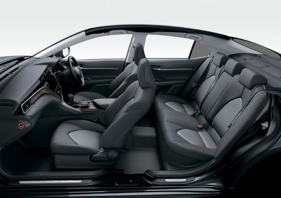Интерьер Daihatsu Altis Hybrid 2017 года  (фото 4 из 4)